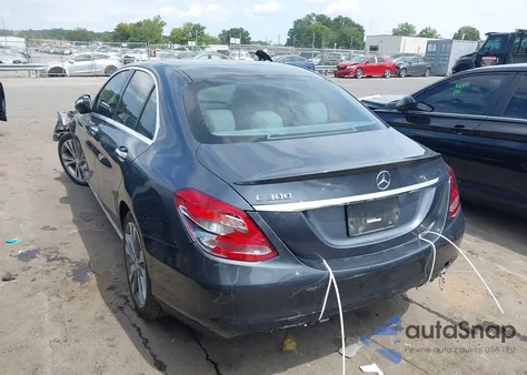 2015 Mercedes-Benz C 300 из США, поврежденный, VIN 55SWF4JB0FU055962